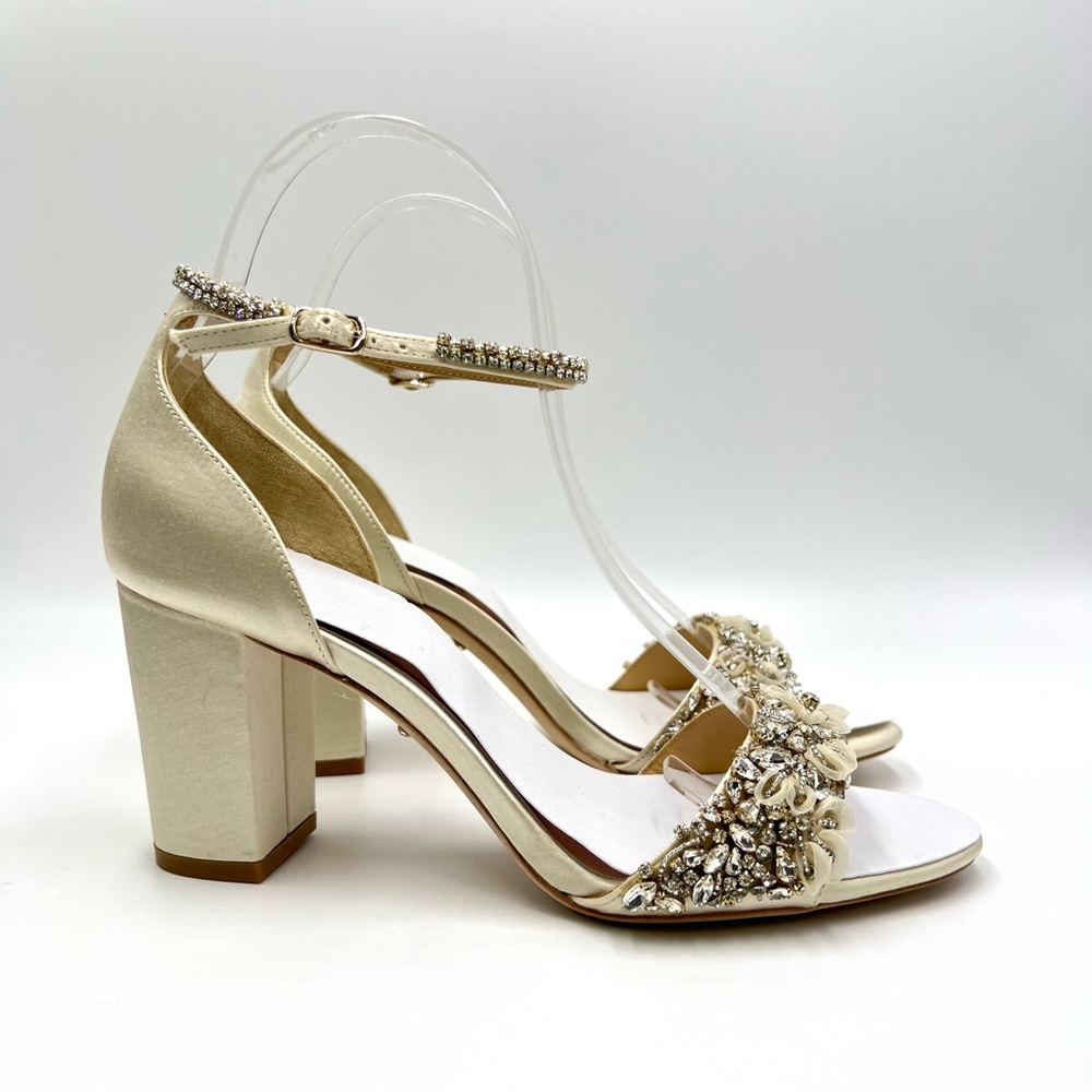 Badgley Mischka Size 7.5 Finesse Ivory Satin Jeweled Dress Sandals Heels Shoes